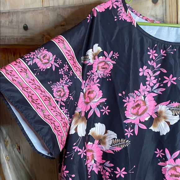 NWOT Floral Silky Short Sleeve Black and Pink Dress No Stretch - Picture 4 of 4